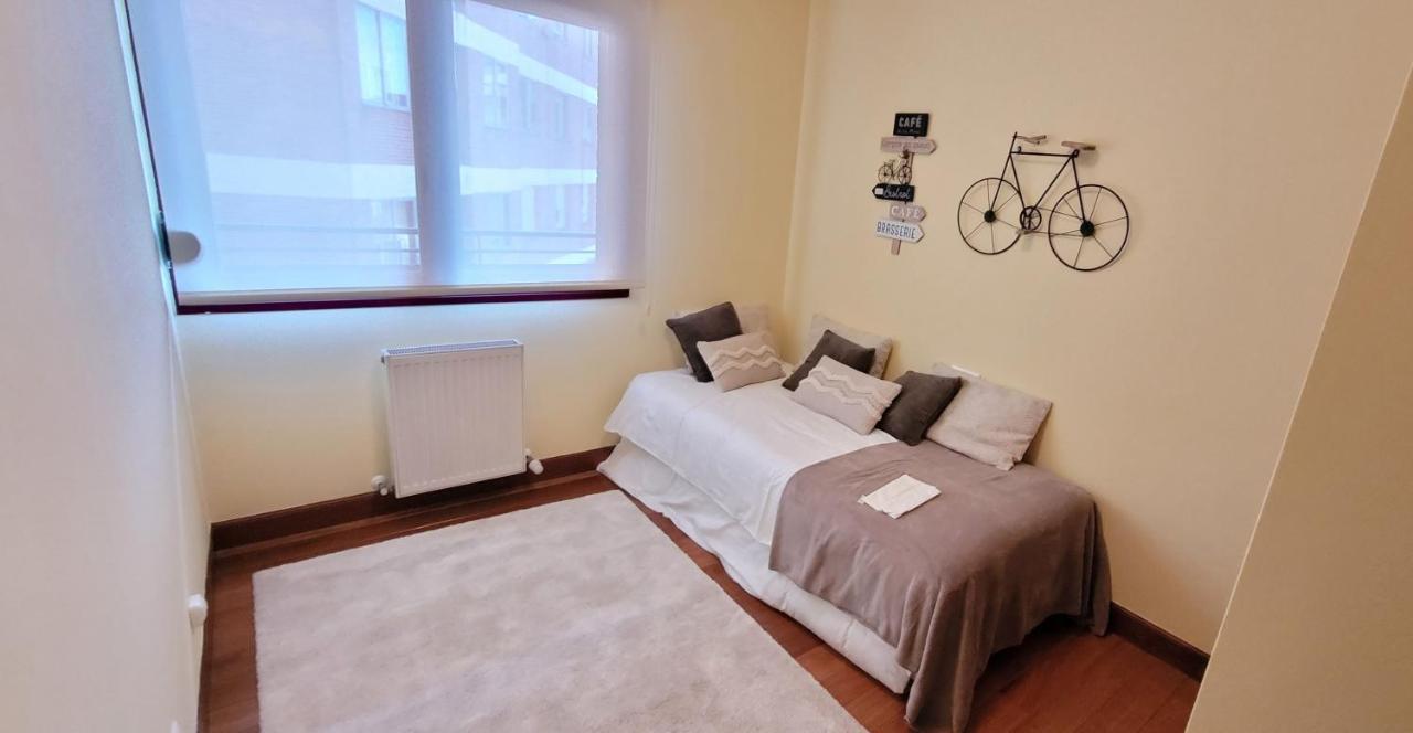 Cozy Yellow Home In Getxo Extérieur photo